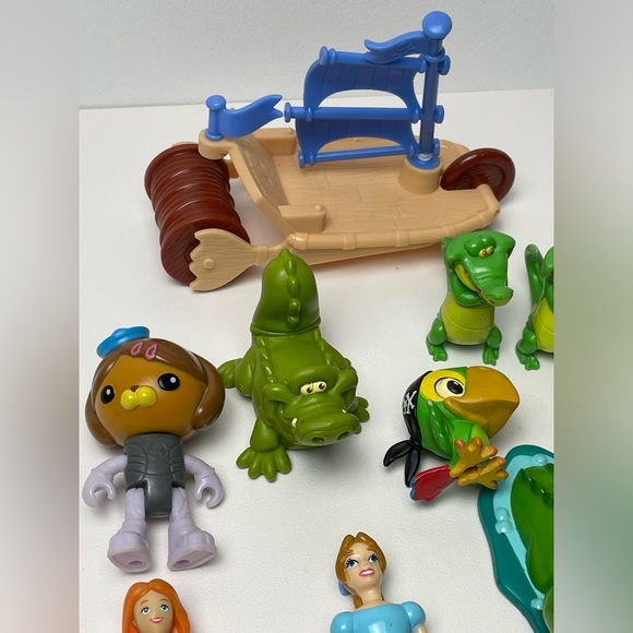 Mix Disney Action Figures Accessories lot - Picture 4 of 11